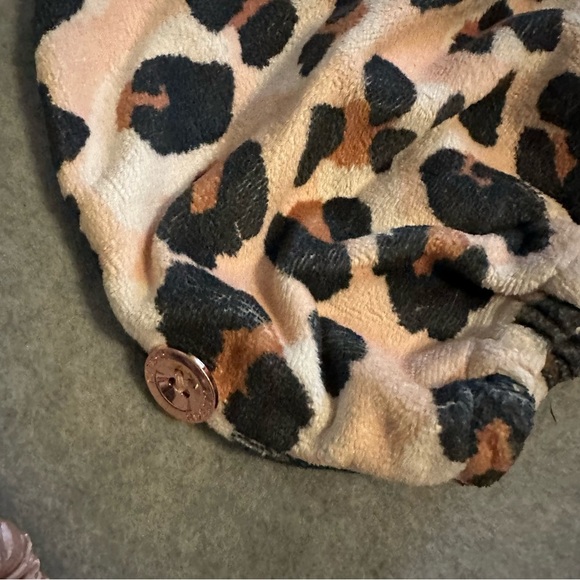 New no box 2 Kitsch microfiber hair towels pink satin and leopard never used - Picture 7 of 9